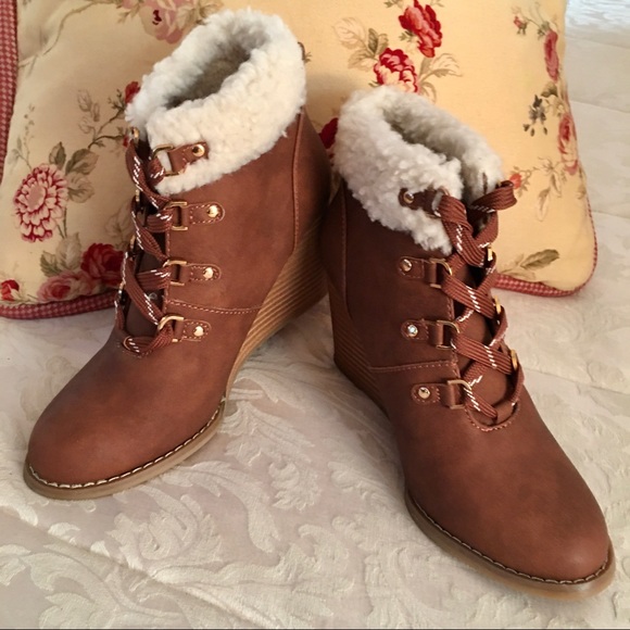 Nautica NEW!!! Awesome!!! GALVA Wedge Boots - Picture 3 of 11